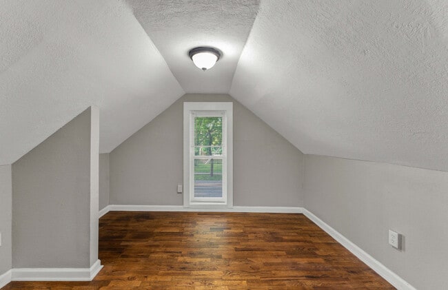 Building Photo - 333 Elm St