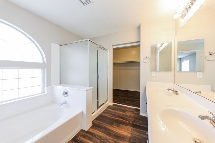 Building Photo - 13836 N 156th Ln