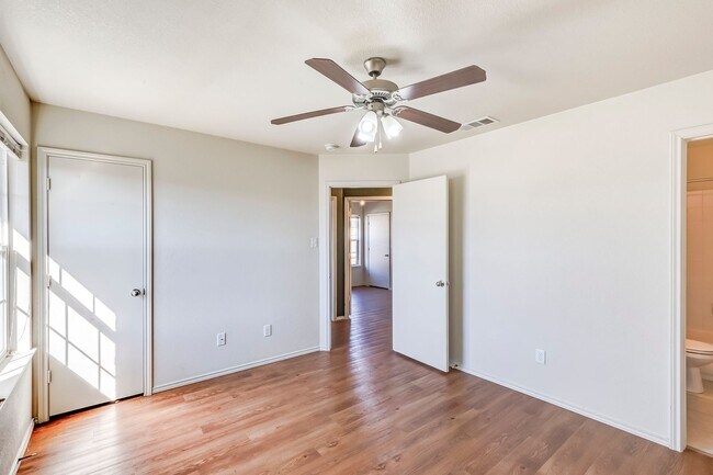 Building Photo - 2913 Starlight Dr