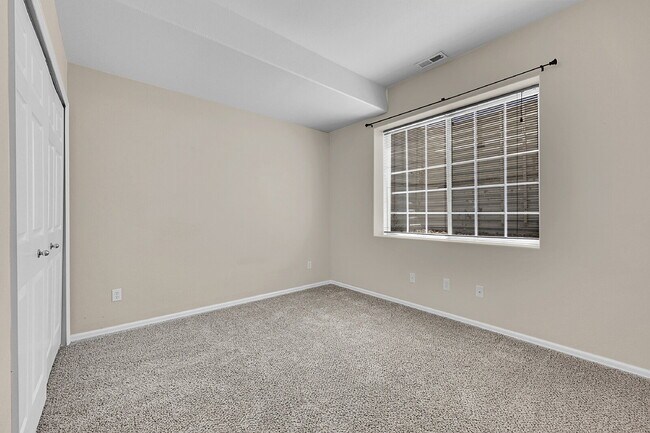 Building Photo - $1,750.00, 4 bed, 3 bath, located in Color...