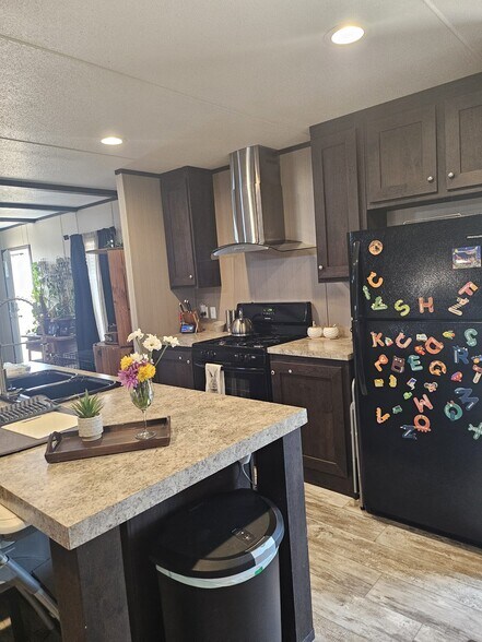 Kitchen - 1136 Luna Dr