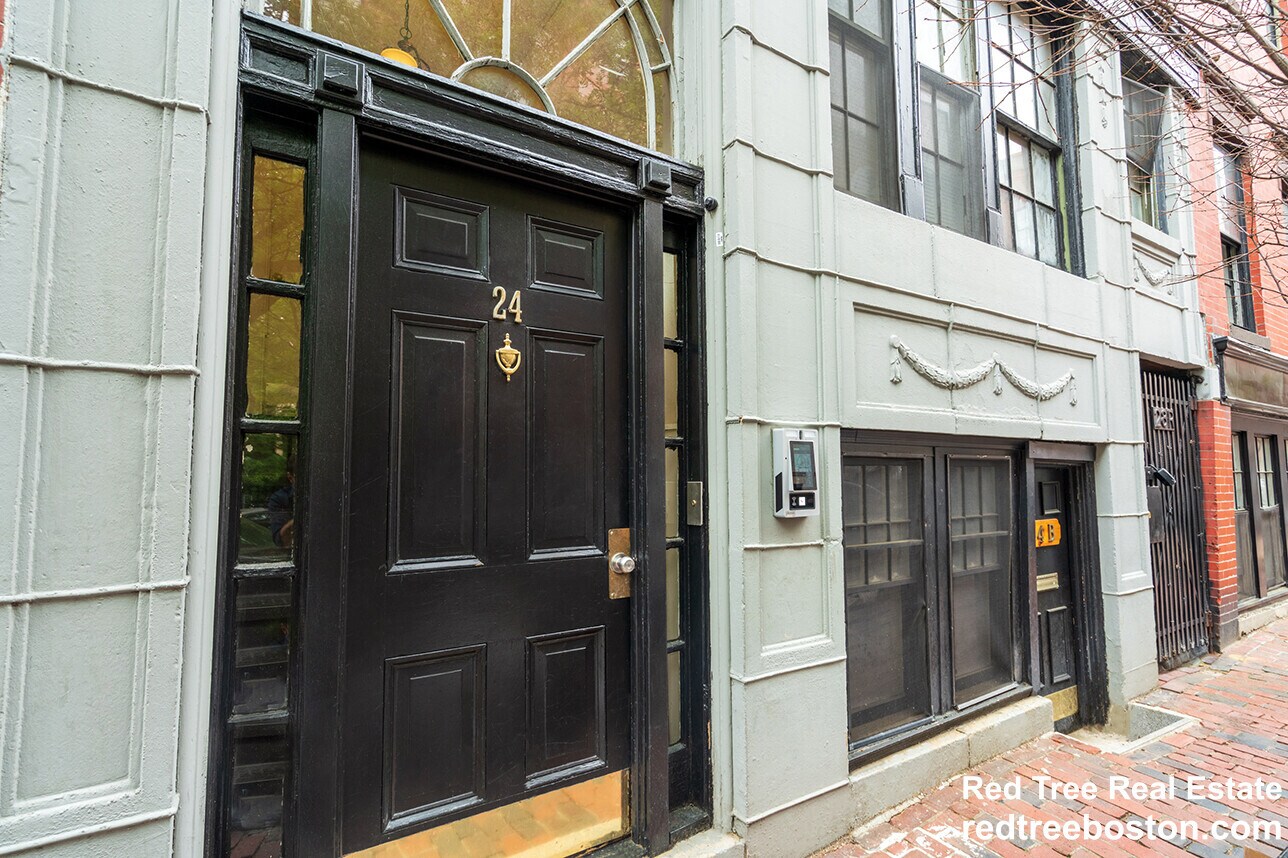 Building Photo - 24 Phillips St