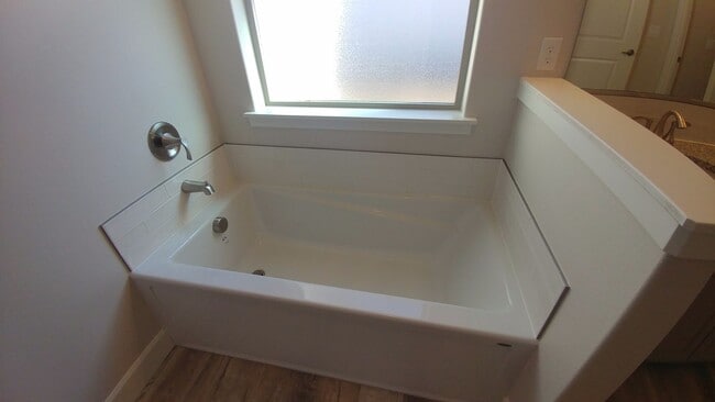 Building Photo - Modern 3 Bed, 2 Bath Pro-Made Rambler in R...
