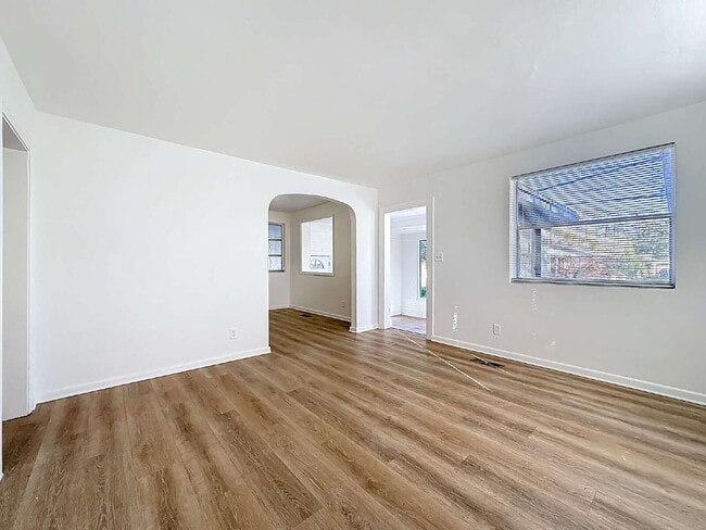 Building Photo - 5330 Quan Dr