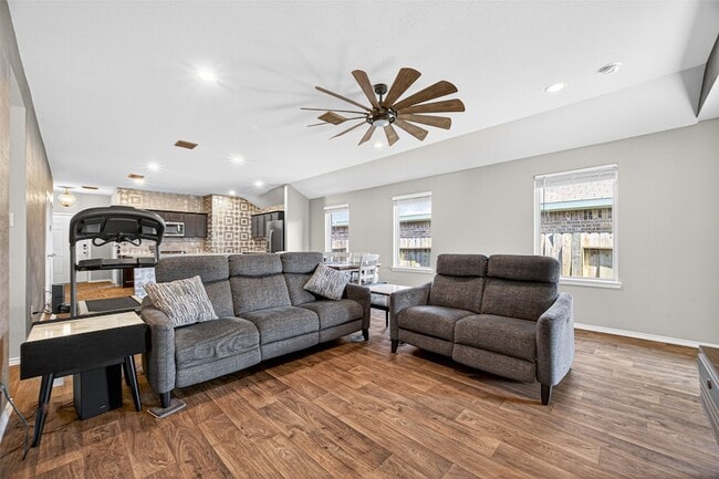 Building Photo - 40347 Blossom Vly Ln