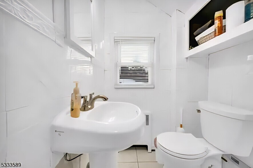 Bathroom - 53 W New St