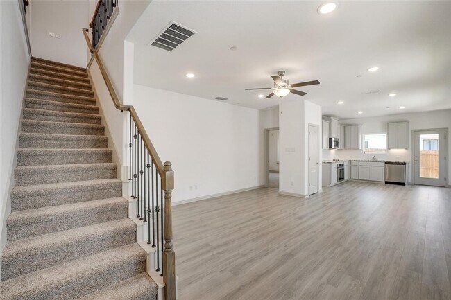 Building Photo - Luxury living in this stunning 4 bedroom, 3 bath home