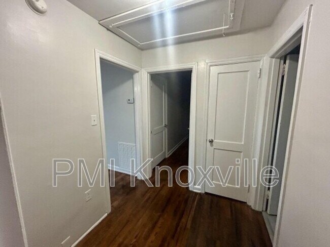 Building Photo - 926 Ledgerwood Ave