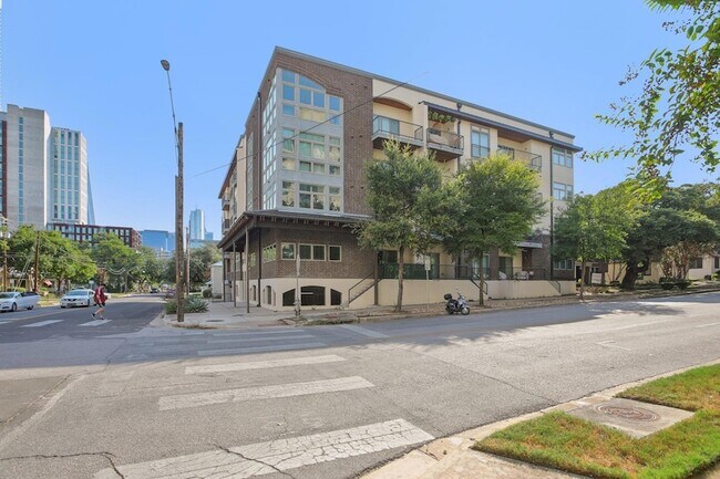Building Photo - 908 Nueces St