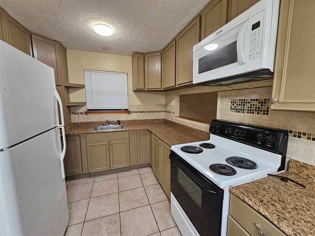 Building Photo - 909 NE Tortoise Dr