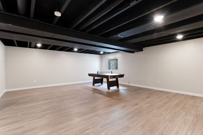 Building Photo - 1790 N Winchester St