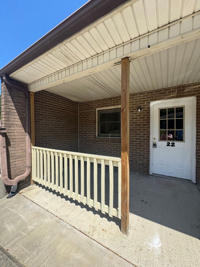 Building Photo - 517 Hickory St