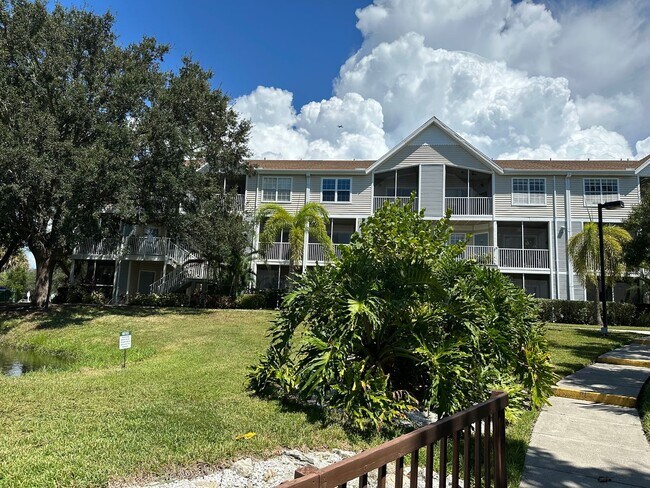 Building Photo - SEASONAL RENTAL - Downtown Sarasota Renova...