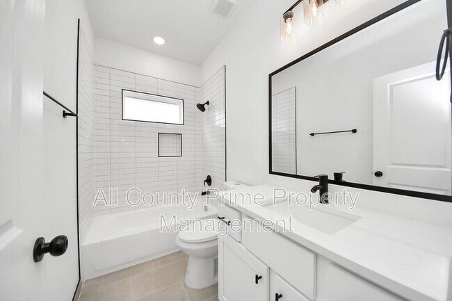 Building Photo - 2708 Bostic St