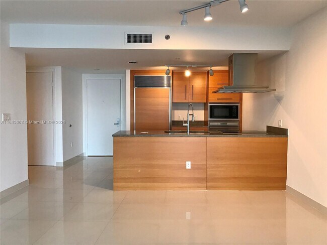 Building Photo - 465 Brickell Ave