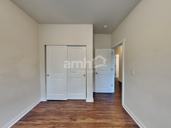 Building Photo - 7337 Rainier Dr