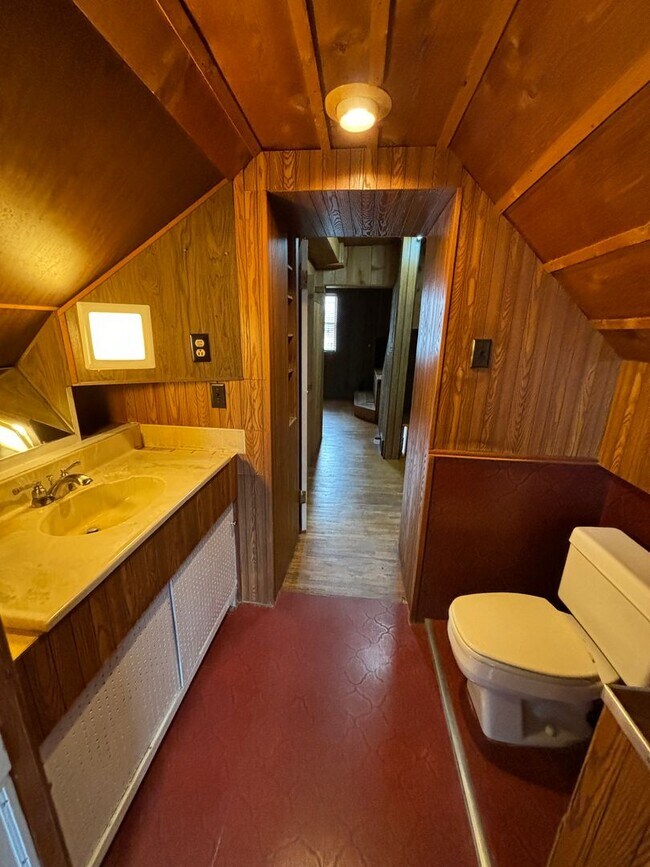 Building Photo - 2 Bedroom 2 Bathroom Single Family Home