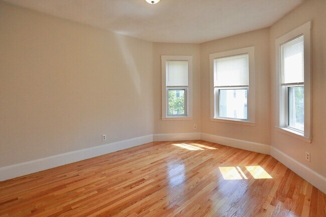 Building Photo - 41 Payson Ave