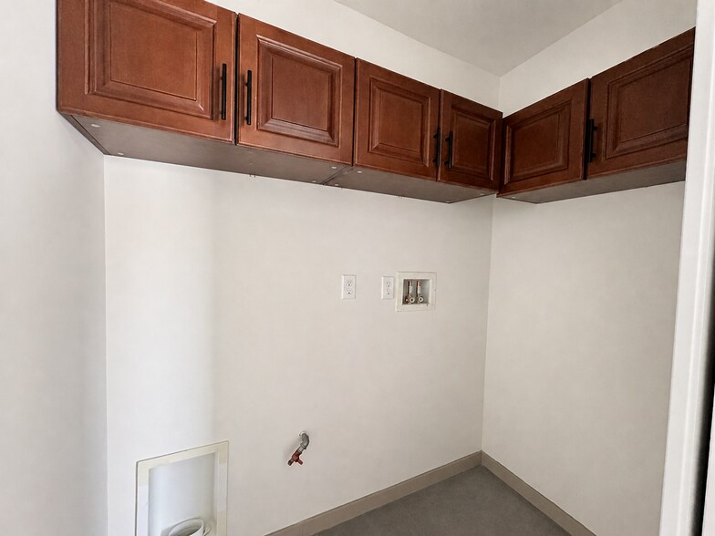 Building Photo - 1506 Lincoln Ave