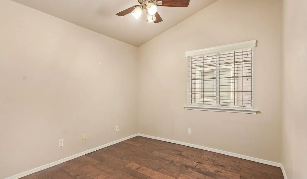 Building Photo - 517 S Paradise Dr