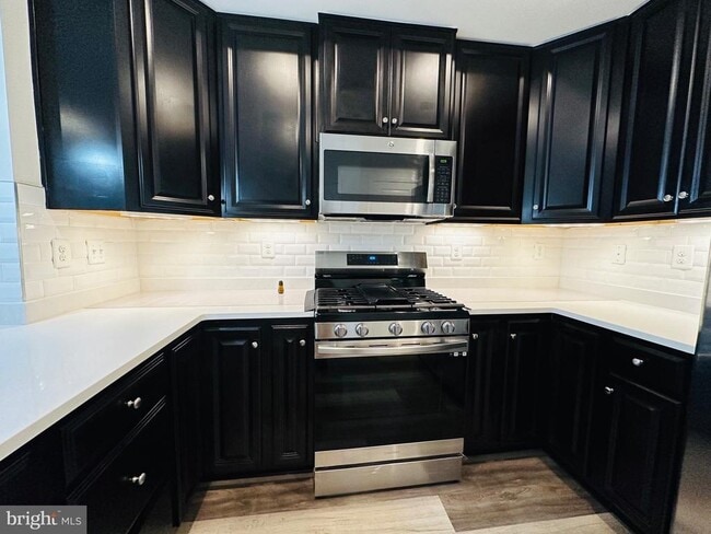 Building Photo - 22045 Broadway Ave