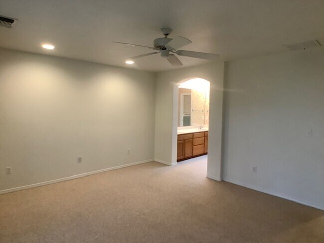 Building Photo - Three bedroom home in gated Alder Creek Community! | Available December