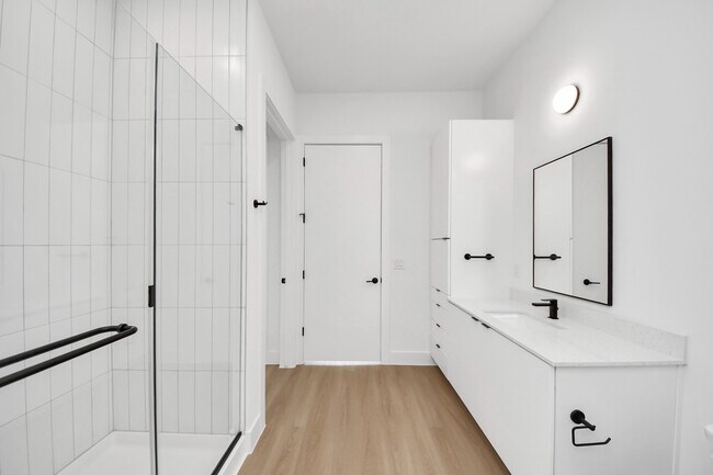 Building Photo - 2810 Riverby Rd