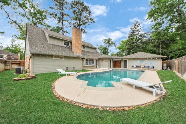 Primary Photo - 563 Landfall Ln