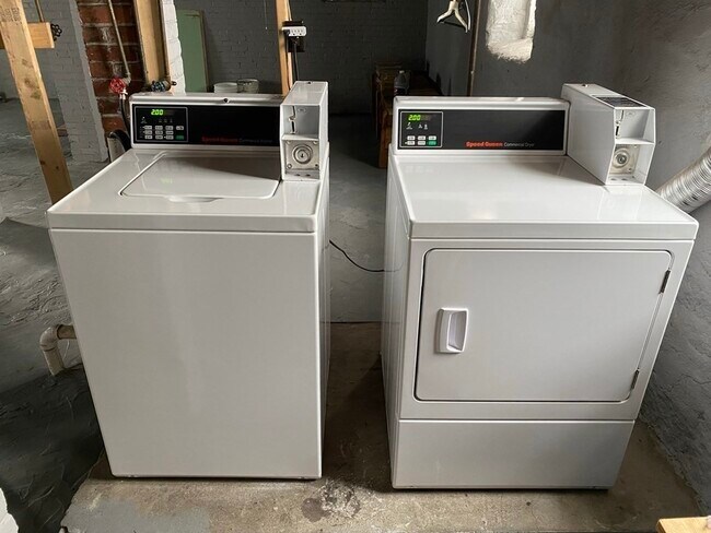 Building Photo - 613 Durfee St