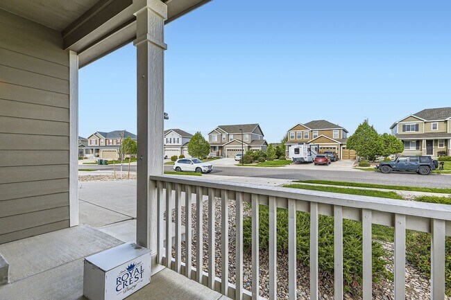 Building Photo - Beautiful 2 story 2,518 sq ft 4 bed 2.5 bath single family home