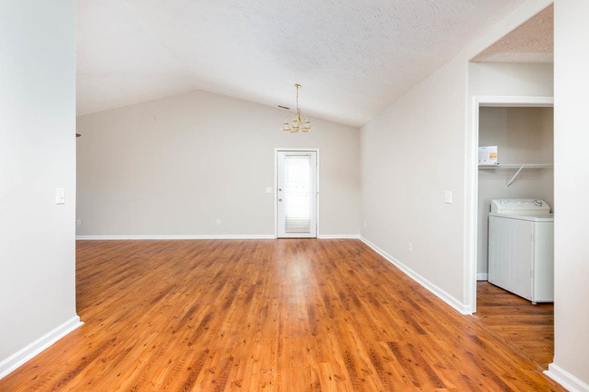 Building Photo - 300 Elkchester Cir