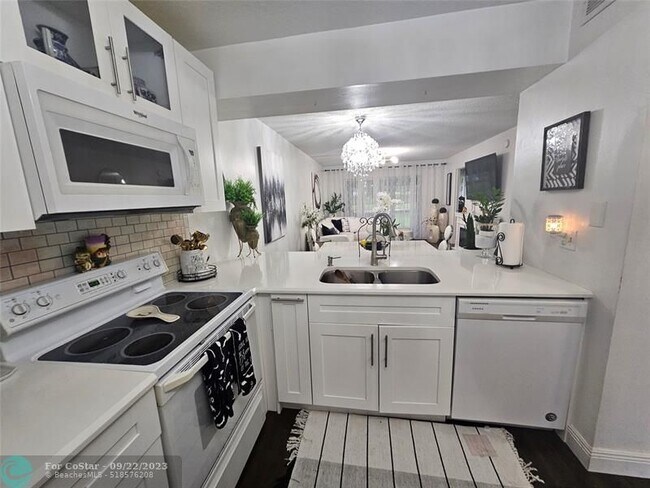 Building Photo - 2703 Nassau Bend