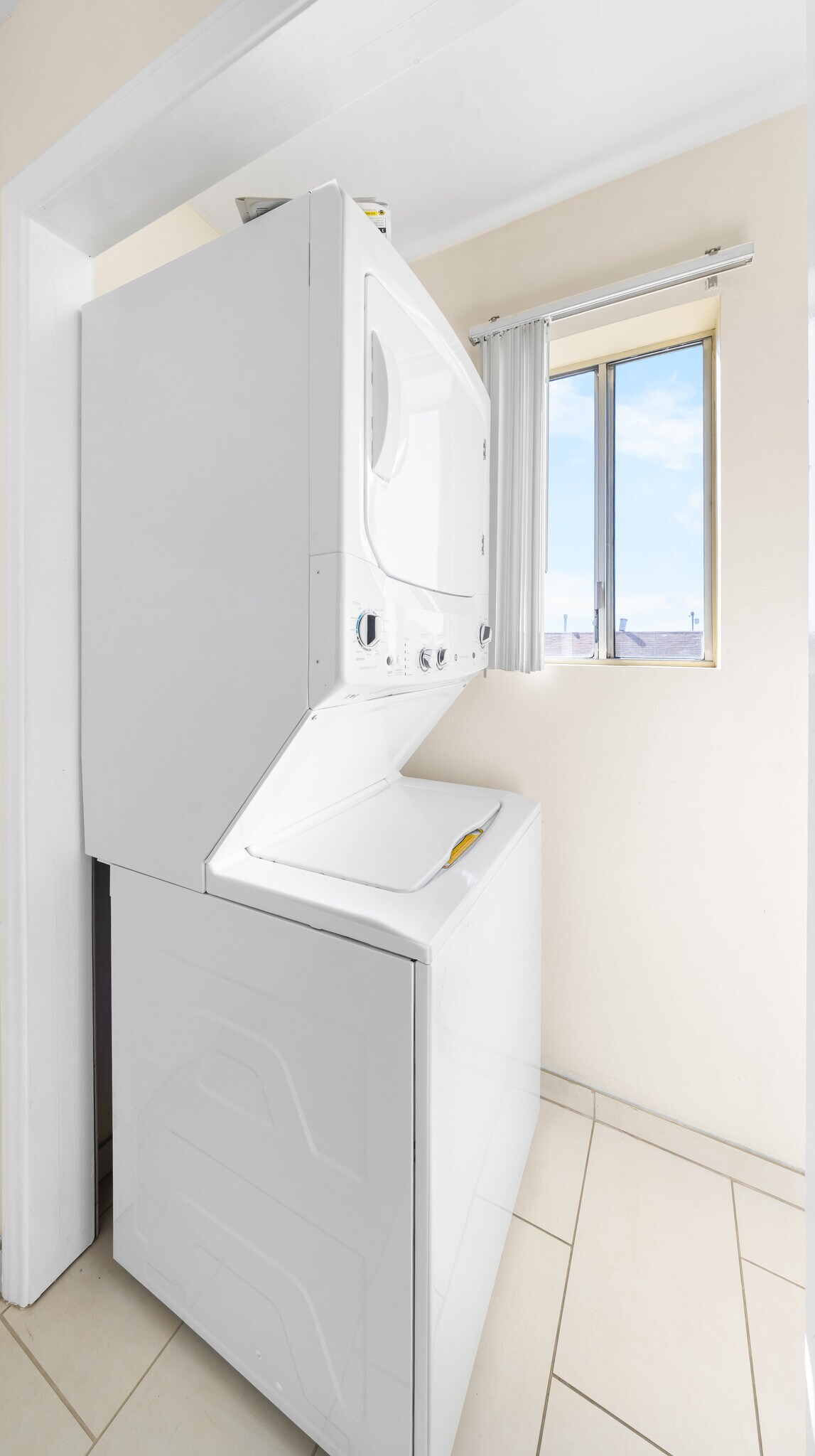 Building Photo - 10225 Fernglen Ave