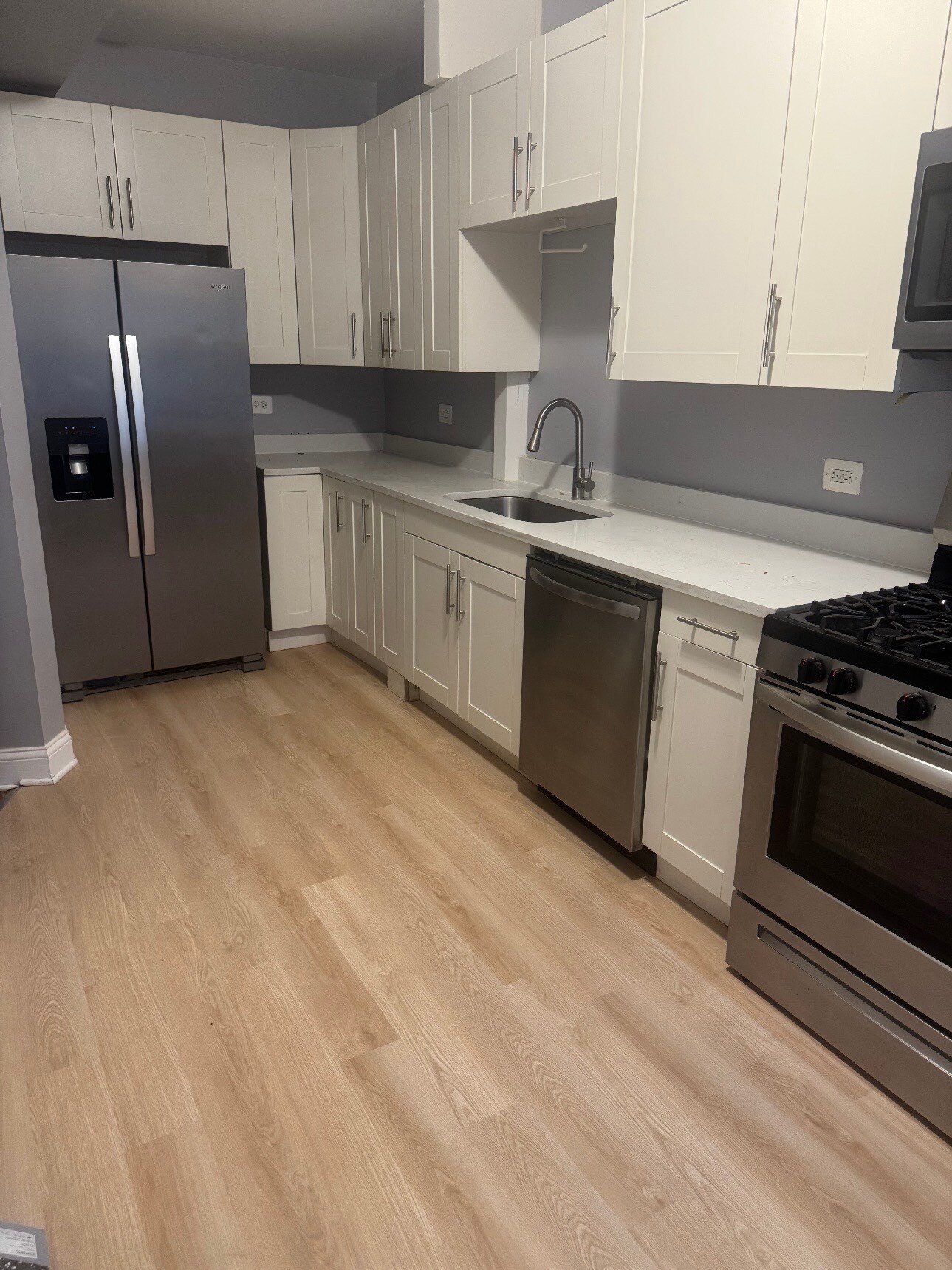 Kitchen - 5529 W Monroe St