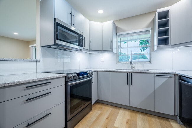 Building Photo - 14339 Canalview Dr