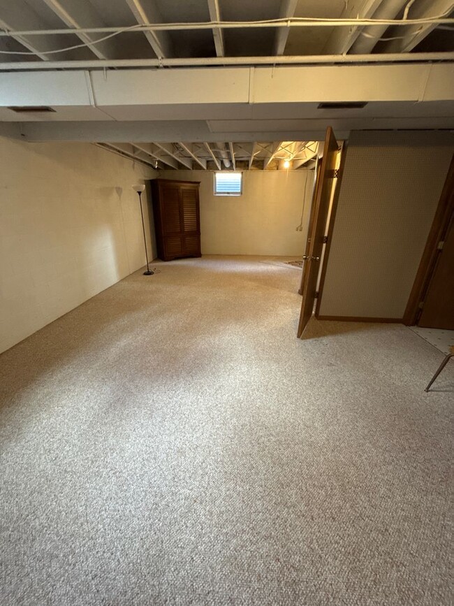 Building Photo - MO -  8th Ave Duplex
