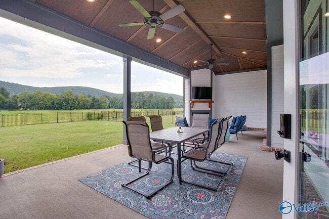 Building Photo - 6128 Pembrook Pond Pl SE