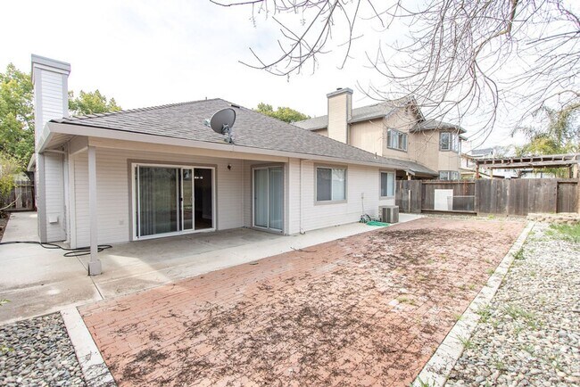 Building Photo - Limited-Time Offer: Lease this property and receive $500 off your first full month’s rent
