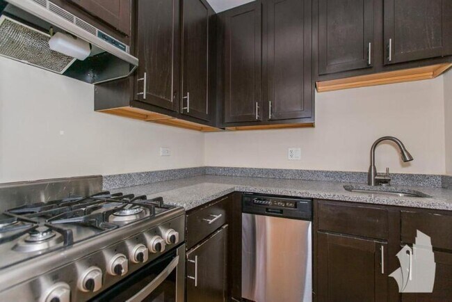 Primary Photo - 1 bedroom in Chicago IL 60640