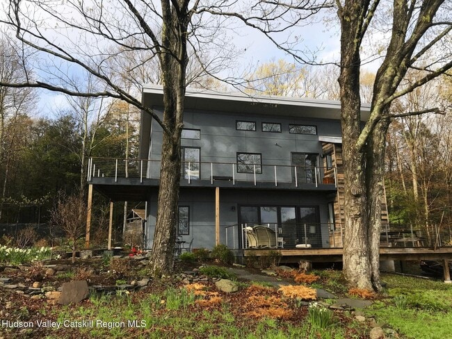 Building Photo - 206 Hutchin Hl Rd