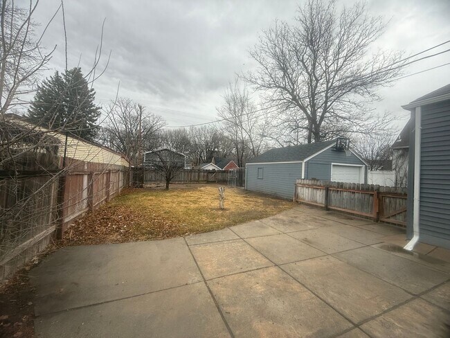 Building Photo - Spacious four-bedroom, two bathroom, pet friendly home!