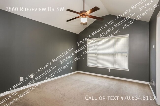 Building Photo - 2860 Ridgeview Dr
