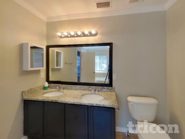 Building Photo - 2511 Brownwood Dr