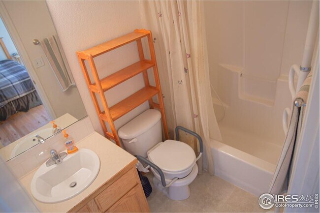 Building Photo - 1371 Saginaw Pointe Dr