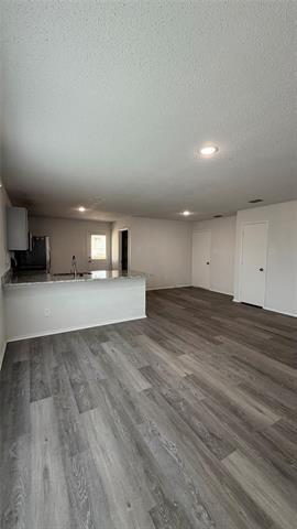 Building Photo - 701 E Kirnwood Dr