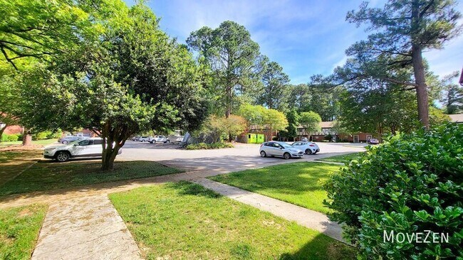Building Photo - 5805 Nottoway Ct