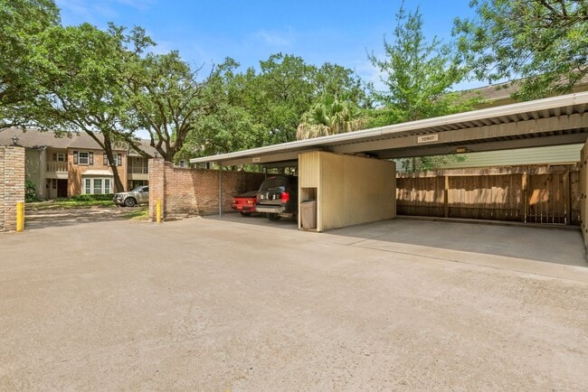 Building Photo - Stylish & Renovated Townhome in Prime West...