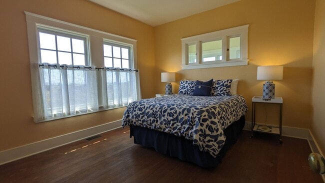 Building Photo - Furnished home, all utilities included!