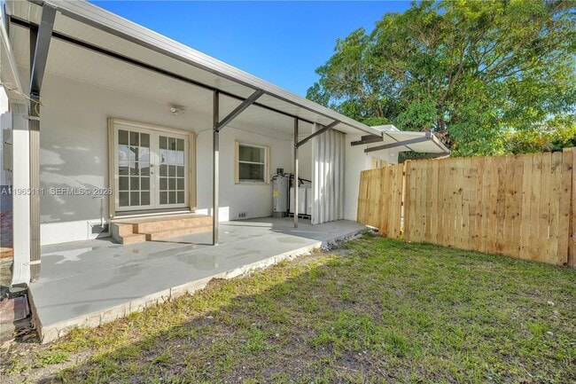 Building Photo - 536 NW 25th Ave