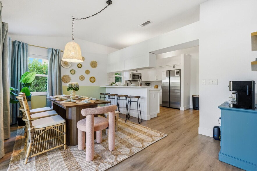 Building Photo - 6924 34th Ave W